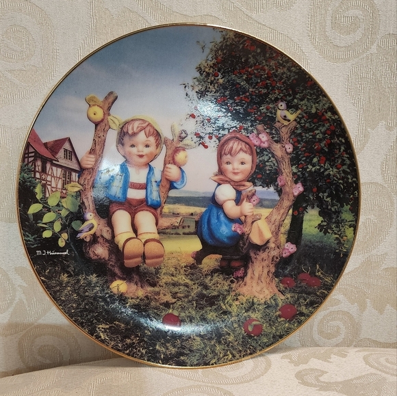M.J. Hummel Vintage 1992 Apple Tree Boy & Girl Plate - Picture 6 of 8